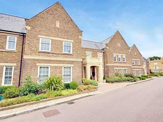 Apartment for rent in Wall Hall, Hertsmere