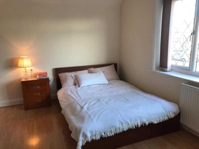 Studio for rent in Broadfields, Greater London