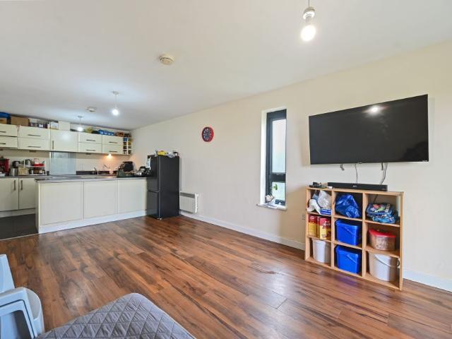 Apartment for rent in Hatch End, Greater London
