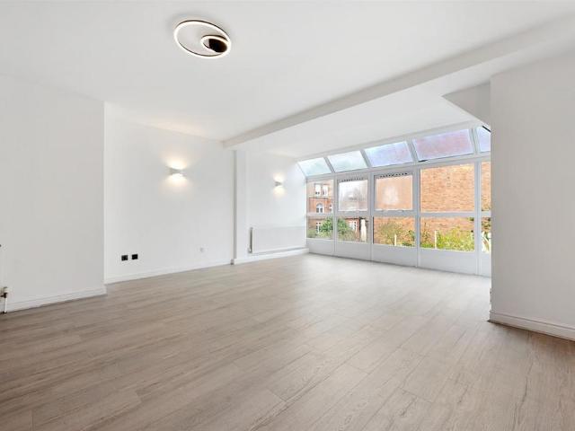 Apartment for rent in South Hampstead, Greater London