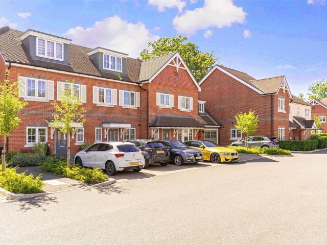 House for rent in Caterham on the Hill, Hillview