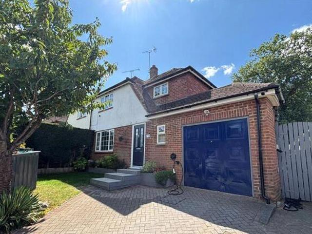 House for sale in Heol-las, Surrey