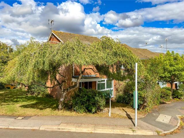 House for rent in Hatching Green, Five Acres