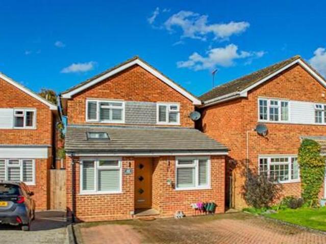House for sale in Hatching Green, Five Acres