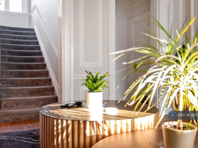 House for rent in Summerstown, Greater London