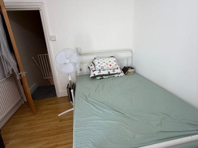 Room for rent in London Borough of Croydon, Selhurst