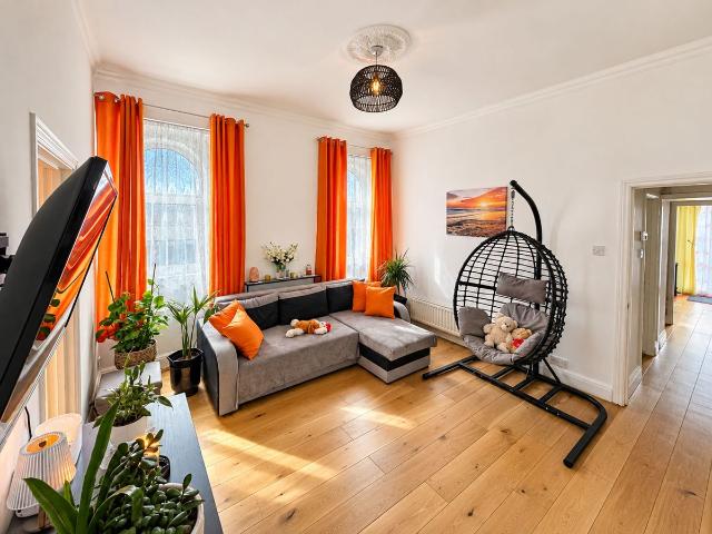 Apartment for rent in Upton, Greater London
