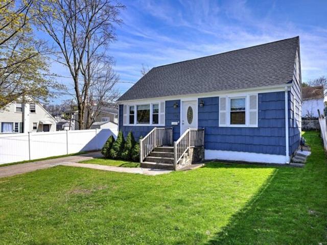 House for sale in Bridgeport