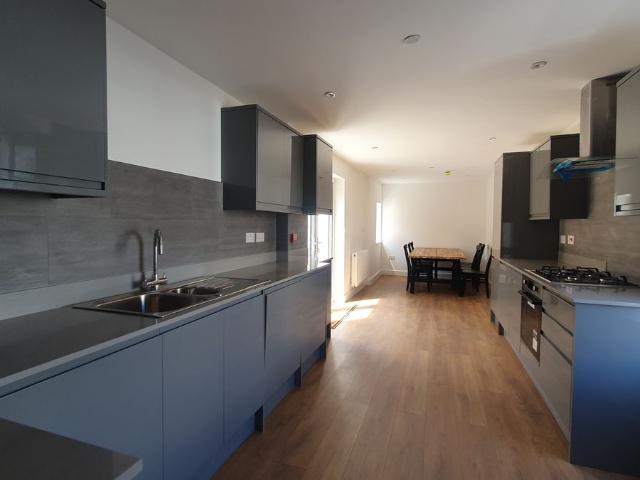 Room for rent in Falcon Lodge, Wales