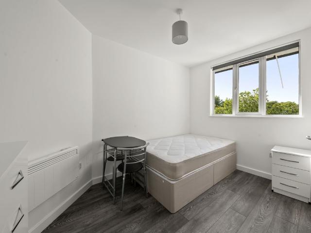 Room for rent in London Borough of Ealing, Hanwell