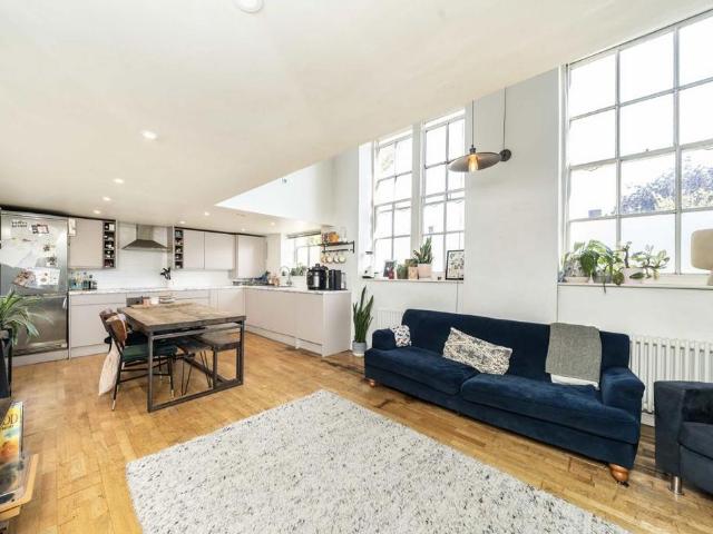 Apartment for rent in Furzedown, Greater London