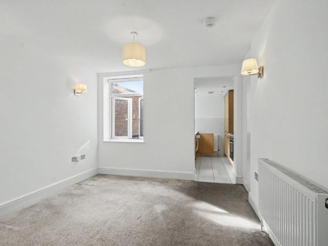 Apartment for rent in London Borough of Merton, Merton Park