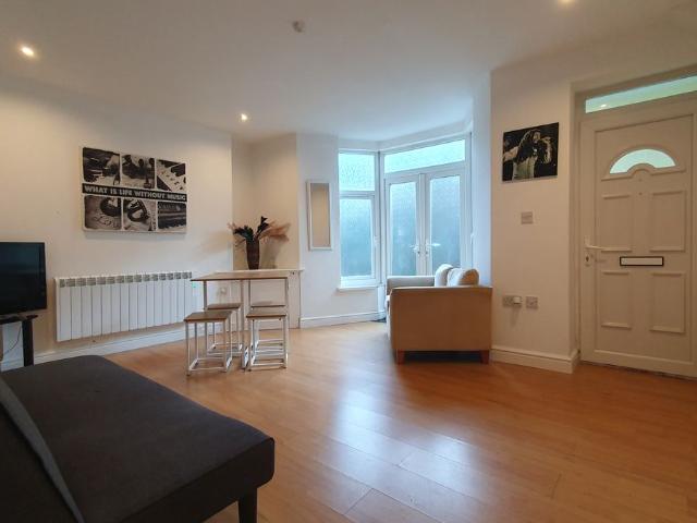 Apartment for rent in Pontypridd, Wales