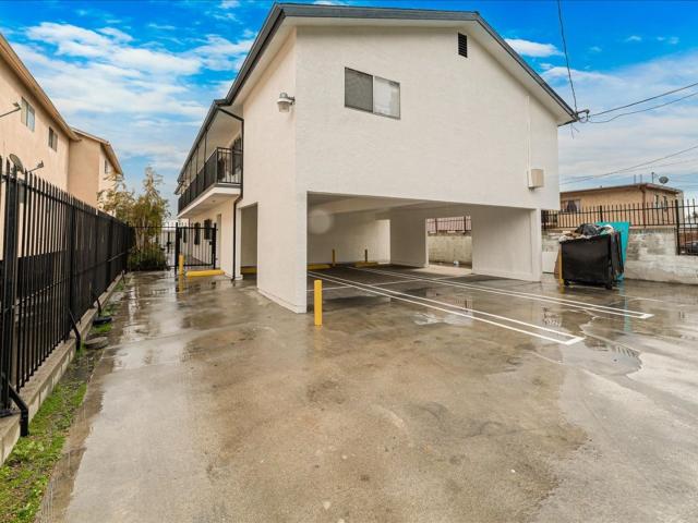 Apartment for rent in Canoga Park, California