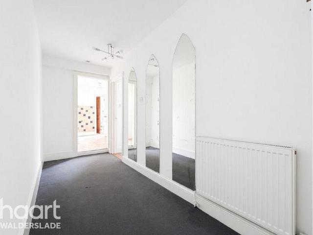 Apartment for rent in Merryman's Hill, Swale