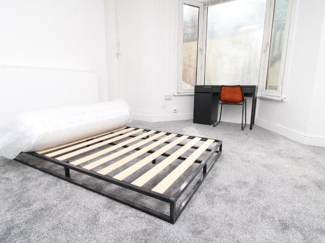 Room for rent in Pontypridd, Wales