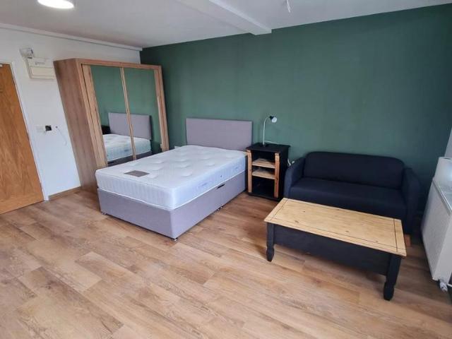 Apartment for rent in Greaves, Bare