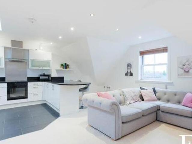 House for sale in Ascot