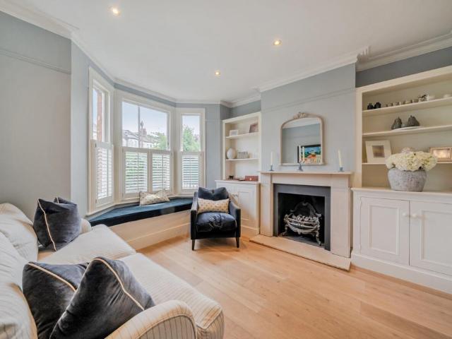 House for rent in Earlsfield, Greater London