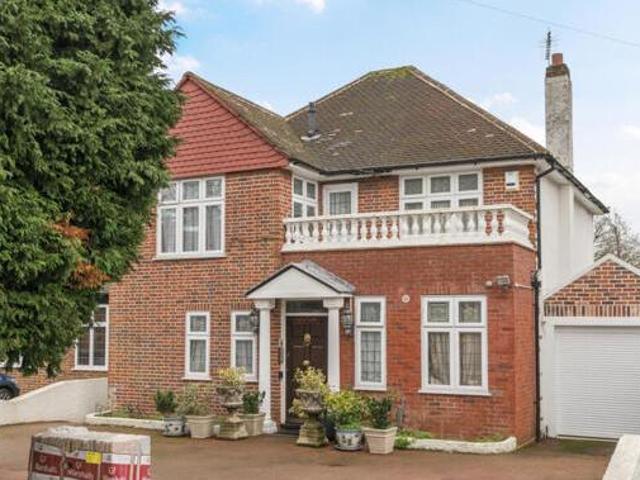 House for sale in Little Stanmore, Greater London