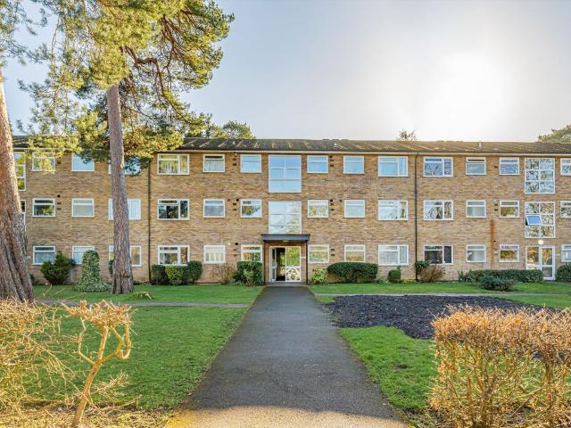 Apartment for rent in Weybridge, Elmbridge