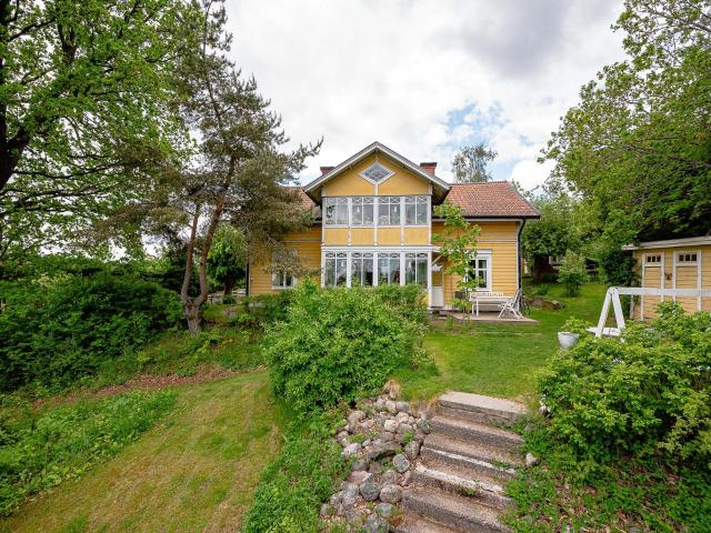 Villa till salu i Flen