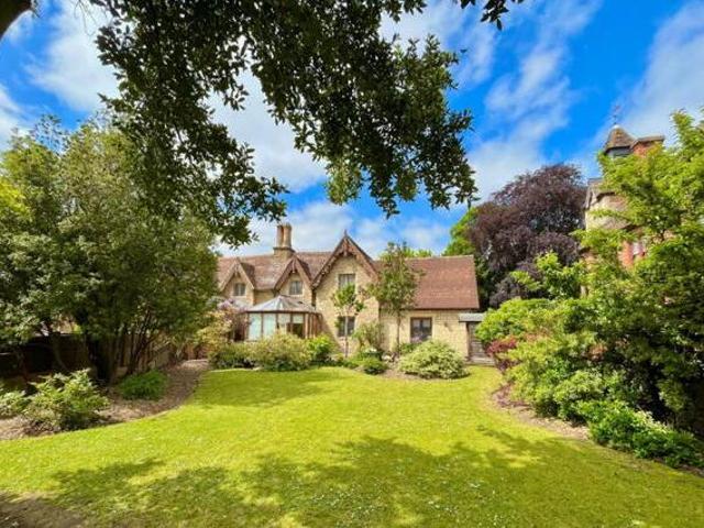 House for sale in Bedford