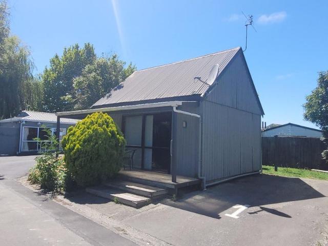 Apartment for rent in Chaslands, Canterbury