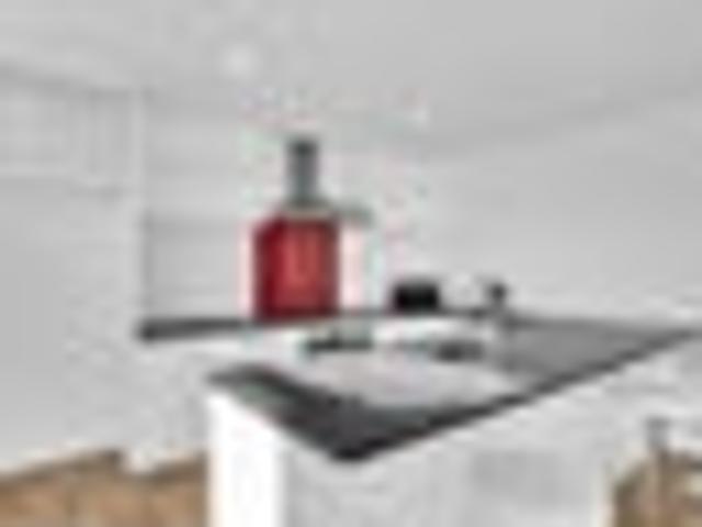 Townhouse for rent in Chaslands, Canterbury