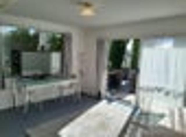 Townhouse for rent in Chaslands, Canterbury