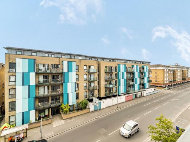 Apartment for rent in Widmore, Greater London