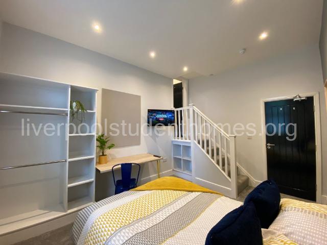 House for rent in Calderstones