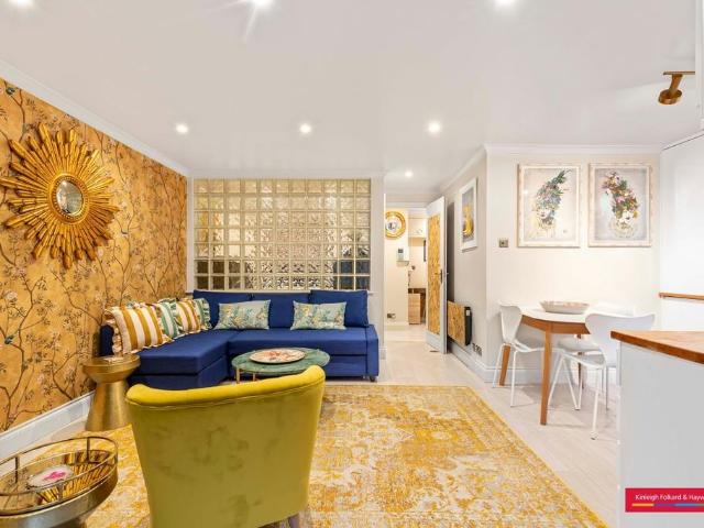 Apartment for rent in West Kensington, Greater London