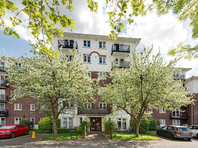 Apartment for rent in West Kensington, Greater London