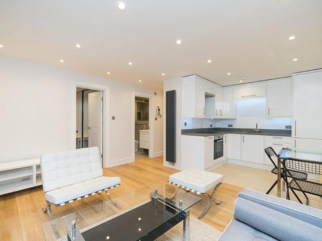 Apartment for rent in Walham Green, Greater London