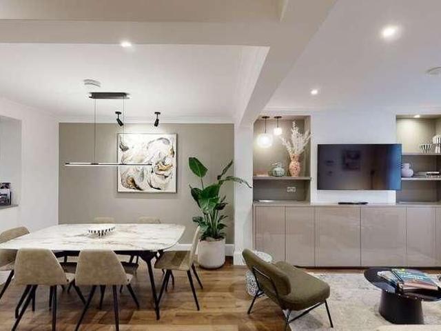 Townhouse for rent in Chelsea, Cat Hill