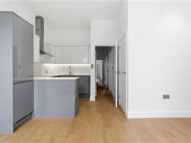 Apartment for rent in Chelsea, Cat Hill