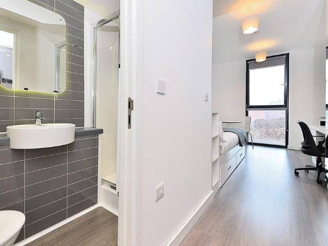 Studio for rent in West Midlands