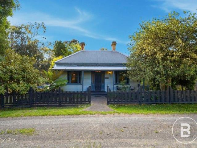 House for sale in Victoria