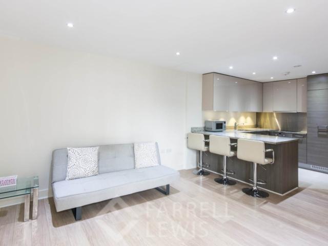 Apartment for rent in London Borough of Ealing, Cat Hill