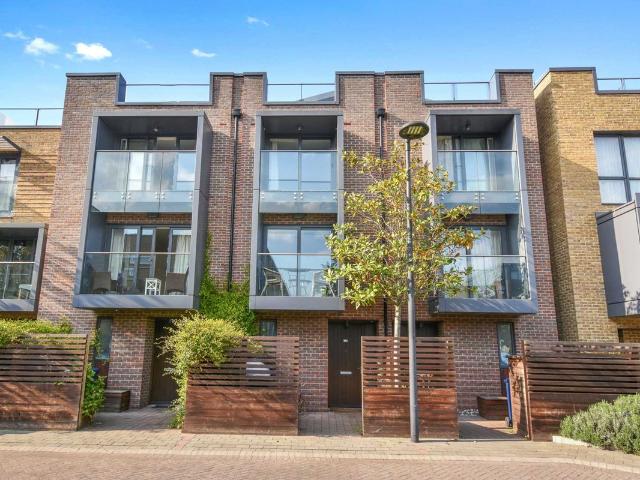 House for rent in London Borough of Ealing, Greater London
