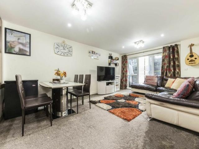 Apartment for rent in London Borough of Ealing, Isle Of Man