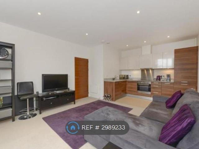 House for rent in London Borough of Ealing, Greater London
