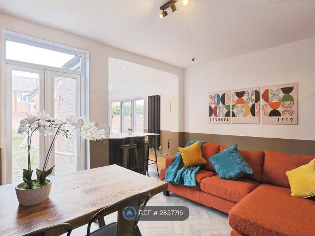 Room for rent in St John's, Worcestershire