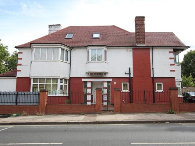 Apartment for rent in Brondesbury, Greater London