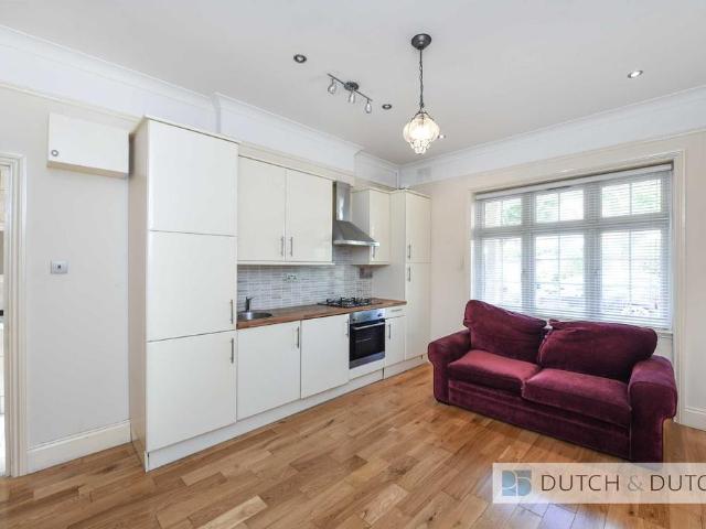 Apartment for rent in Brondesbury, Greater London