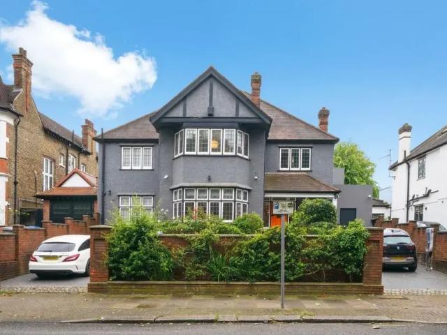 House for rent in Brondesbury, Greater London