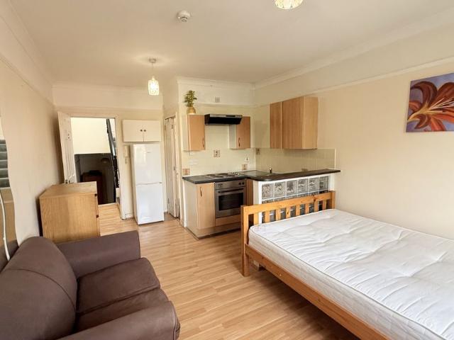 Studio for rent in Willesden Green, Greater London