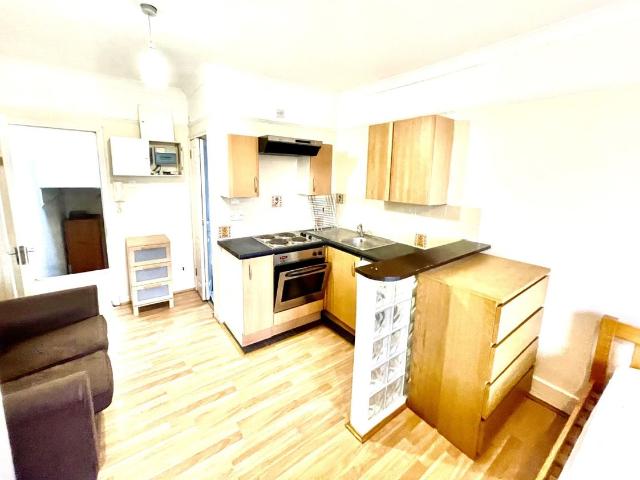 Studio for rent in Willesden Green, Greater London