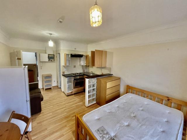 Studio for rent in Willesden Green, Greater London